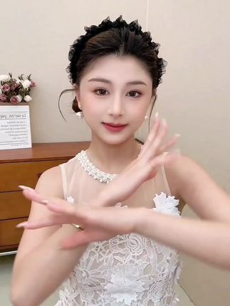 我太爱这款小香风串珠发箍了,气质百搭不挑人,正反两带#发箍 #碎发整理 #高颅顶发箍 #发箍这样戴好美美业高级感