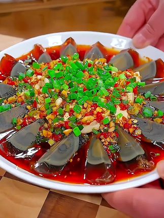 百瑞红无铅工艺溏心营养精选农家松花皮蛋新鲜70-80克特大松花蛋#皮蛋 #凉拌皮蛋 #皮蛋瘦肉粥 #无铅松花蛋 #好吃到停不下来