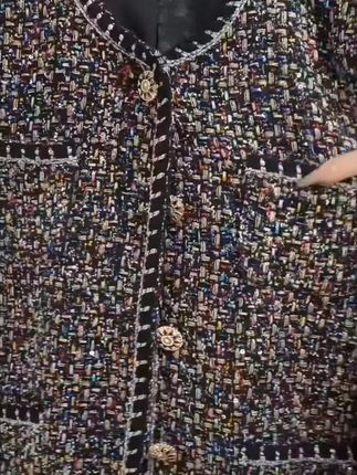 姐妹们,推荐这款秋冬小香风,它采用的是高织高密的精仿羊毛的材质,不进风,特别保暖,约会穿它,各种场合都可以加入,喜欢的小姐姐赶快点击链接吧!#只做高品质 #谁穿谁好看 #谁穿谁漂亮 #今年最流行穿搭 #面料柔软舒适