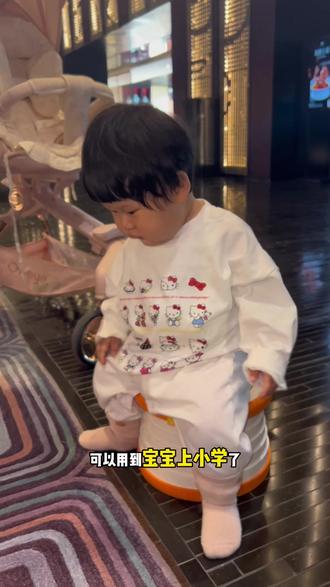 #带娃出门 宝宝说拉就拉,根本憋不住#过年带娃 #宝爸宝妈 #车载好物 一定要备上这个小马桶#新手妈妈