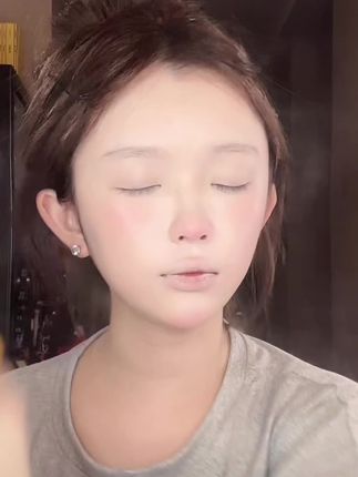 可以试用!而且真正能做到防蹭、防掉的,我就问还有谁#定妆喷雾 #定妆 #防水防汗 #平价好物