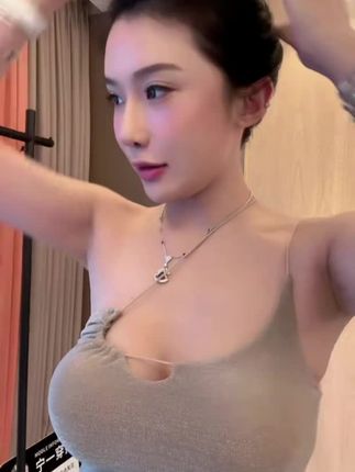 NY1004 2025夏季斜肩挂脖背心吊带性感辣妹风宁一自带胸垫设计师#夏季斜肩挂脖吊带背心 #性感吊带穿搭 #性感吊带背心 #视频同款 #时尚百搭