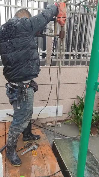 今天打口居家生活使用的水井,钻孔位置在西墙角下,深度28米 #施工现场实拍 #打井钻井 #专业的事情交给专业人去做 #一份耕耘一份收获