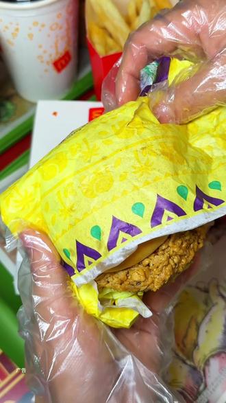 麦麦的新品泰式打抛猪猪堡!好好吃!随心配两件套也才10多块!#湖南麦当劳 #麦当劳随心配 #麦当劳泰式家族