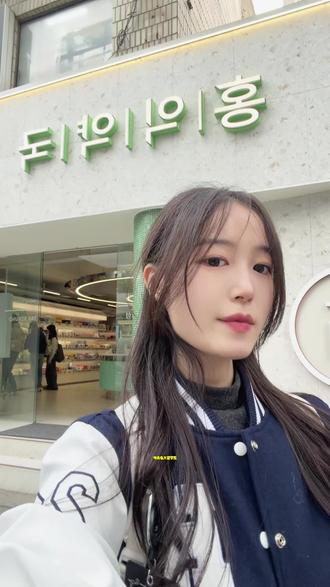 🇰🇷来弘大一定要买的宝藏好物 今天弘大留子
带大家逛逛弘大地铁8号口
附近这家💊妆店
推荐一些我一直回购的自用好物!
#韩国旅行vlog #韩国旅行 #韩国旅行vlog #韩国药妆 #首尔逛街