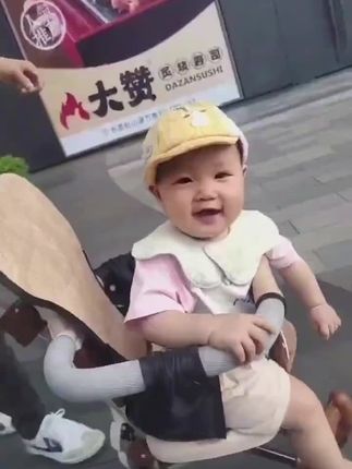 "当一个女人被逼到只想挣钱的时候,说明她的心已经死了,什么爱情,友情,面子,尊严,对她来说已经不重要了她努力赚钱并不是因为她有多爱钱,而是她知道在每一个艰难的时刻,没有钱再亲的人也会离你而去,再无助能依靠的也只有自己,对吗#溜娃车