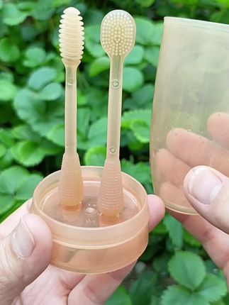 给宝宝清理口腔里的奶渍这款硅胶牙刷软软的刷舌苔乳牙都方便#宝宝刷牙#母婴好物
