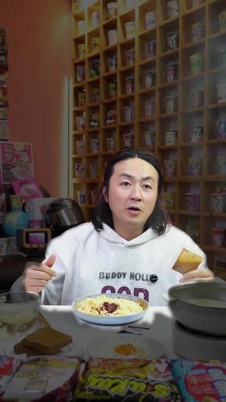 最近在抖音火了的#酱里麻的面 在其它平台有售?
发明这款面的泡面先生本人亲自澄清,这款1块9毛九的全新口味火鸡面,只在抖音独家销售!而且支持免费试吃,碎面包陪,还给大家准备#运费险 #试吃 #零食 #火鸡面