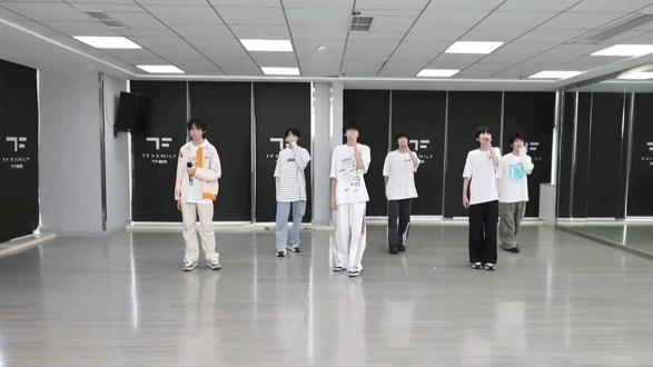 我桂瑞橹奇文奕了…
#张桂源张函瑞王橹杰左奇函杨博文张奕然
#回到过去 #tf家族四代 #练习生 #安利