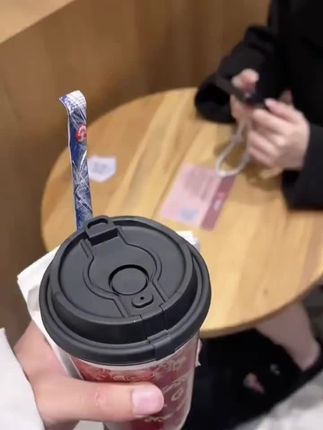 可以给心爱的人准备这个惊喜十足的奶茶杯风铃#一杯奶茶的快乐 #惊喜 #创意礼物 #七夕礼物