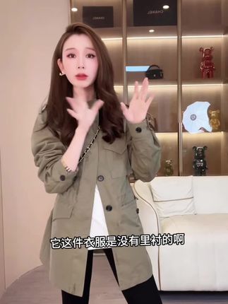 猎装风衣兼顾风度与实用,利落剪裁显气场,多分区口袋能收纳,百搭色系易搭配,轻松穿出高级感,#今日穿搭 #风衣 #外套穿搭 #时髦精 #每日分享