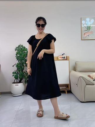 这款连衣裙真的好美,法式的风格,加上独特的露背设计,穿上可有气质,宽松的裙摆遮肉又显瘦,两侧还有口袋,真的好好看,90-300斤,价格还不贵#法式连衣裙 #显瘦穿搭