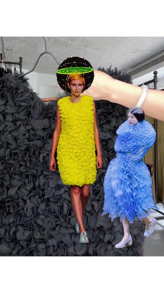 我的极品收藏!CDG宇宙的繁复美学 - 这期我的秀款收藏,是来自川久保玲CDG宇宙内的Junya Watanabe渡边淳弥2000年春夏秀款。
正如视频内所说,这件连衣裙是非常脆弱的,穿一次便会掉落纷纷衣丝。这并不仅是衣服年代久远的原因,而是本身就未收边的花瓣片,它的存在就是逃脱不了日渐凋落的命运。
- 从这个意义上,竟有几分哲学思考,衣服的盛开与凋落是与穿着者一起完成的,随着穿着者的使用频率,它会越来越憔悴直至消失,服装的最终形态是由穿着者的一系列行为决定的。
- 从这个2000年春夏系列也可一窥Junya Watanabe最为出圈的神奇系列——2000年秋冬金鱼/蜂巢服饰的灵感雏形。 2000年秋冬系列用轻薄的面料、轻盈的颜色,采取手工褶边上浆的工艺,打造了如梦如幻的复古未来主义。25年前,时装设计师审视未来的方式如此浪漫,25年后,我们却仍在追逐千禧风格。
#vintage #川久保玲 #archive #日系穿搭 #暗黑系