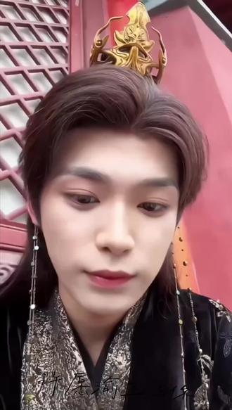 梓渝 月月已经对🐍脱敏了#朕的妙妃是暴君#梓渝宝宝天天开心(素材第一个片段见水印)