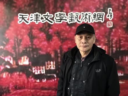 刘振江,砚农草堂主,1958年生于天津,师从著名美术教育家,书画家孙其峰先生。并得到山水画名家孙长康先生指点,受益匪浅。原天津公安书画院院长,全国公安文联美协理事、书协会员,天津美协会员,天津市政协书画研究会会员,天津河东区美协常务理事。
2007年在北京荣宝斋举办中国画七人联展;2009年荣获“天津市职工艺术家"称号;山水画《松风阵阵涌清泉》获全国第三届“卫士之光"书画展二等奖;2013年5月,应邀赴美国举办山水画展,作品《寒江独钓图》被美国波特兰市市政厅永久收藏;2016年天津《今晚报》以画家刘振江:《描绘心灵深处最美的山水》为题,进行了大篇幅的宣传报道,并刋发山水画作品七幅;2017年山水画《烟霞满山》获全国公安系统“迎接十九大 忠诚保平安”主题书画展二等奖;2017年山水画《万丈奇峰一抹红》获天津市职工书画艺术展二等奖,2020年10月,在天津西洋美术馆举办《青山滴翠 一刘振江山水画展》暨《刘振江山水画集》首发式。