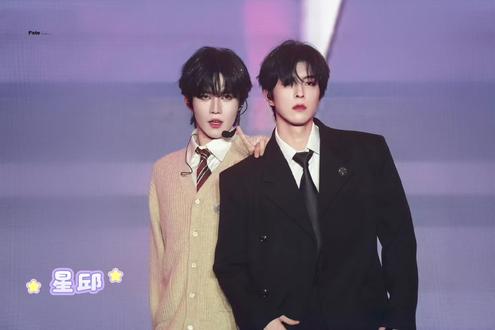 #泰国演唱会 #星邱 #燃起来#星有千千杰
啊啊啊啊啊啊啊啊!!!