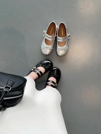 甜辣酷飒小单鞋 上脚秒变酷辣小女孩 #用琥珀流光风打开秋天 #哎呦喂你鞋真好看 #软底软面穿上超舒服