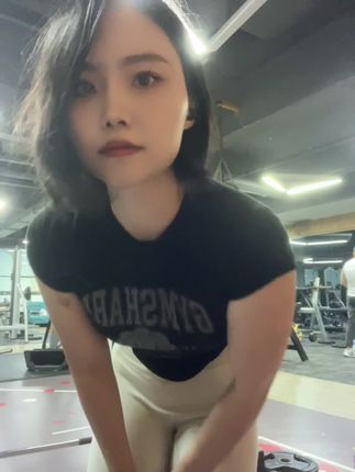 有点小帅#撸铁女孩 #健身女孩多巴胺运动日常 #今儿练了吗 #健身女孩 #好身材就要不断的雕刻
