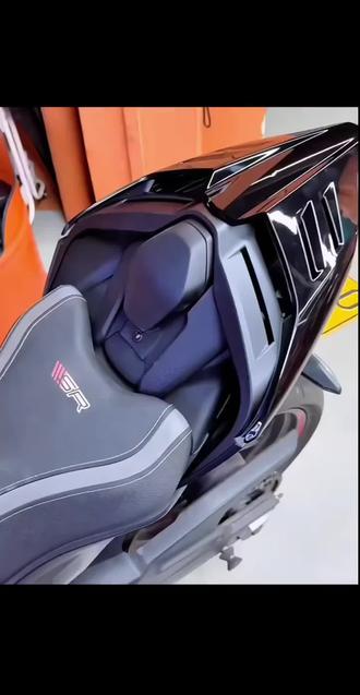 适用春风450sr改装竞技后驼峰一体式后驼峰竞技赛道新款设计驼峰#创作灵感 #春风450SR改装后驼峰#春风450sr改装#一体式竞技驼峰#春风450SR@DOU+小助手