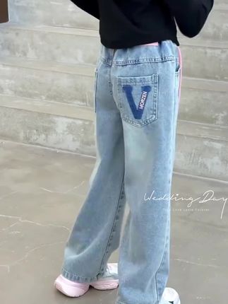 #酷女孩穿搭 #潮童必备 #百搭裤子 #谁穿谁好看系列 #春秋穿搭 @抖加🔥上热门🔥dou+🔥热点宝