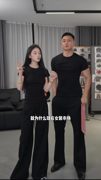 gtal女装收腰t来了,男装的面料女装的版型,让你知道什么叫降维打击,粉色和紫色都非常好看,白色也不会透(建议穿浅色内搭)灰色非常高级,黑色主打遮肉显瘦。#gtal #收腰短袖 #短袖t恤女 #短袖t恤女穿搭 #短袖t恤女正肩