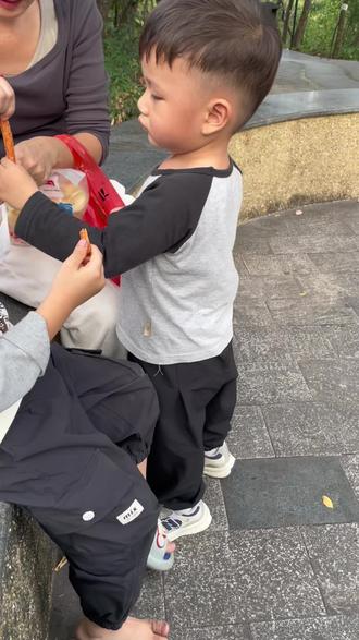 今天教ee们怎么正确吃辣条哦