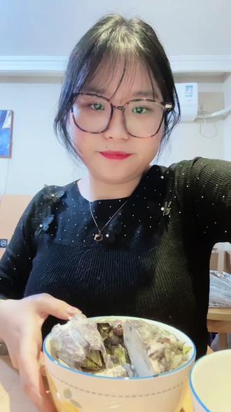 给我馋坏了,第一次体验藤壶,好好吃~ #女大学生吃播 #藤壶 #地狱美食