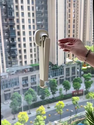 阳台上装一个这种可以随意移动的#吸盘晾衣架,也太方便了! 折叠起来也不占地方,出去玩也有地晾衣服了! #实用省空间 #好物推荐
