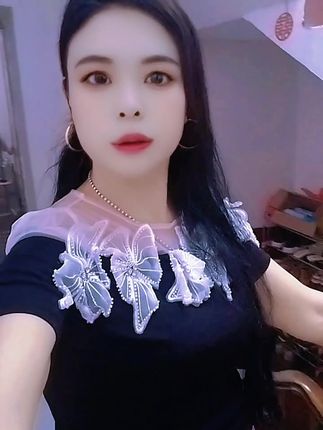 真正爱的人,不一定要有婚姻,只要有爱,快乐就在, 爱不求众人皆知,只愿两情相悦,爱不求刻苦铭心,只愿不离不弃,在错的时间,遇到对的人, 缘分惜迟,但爱得真 彻