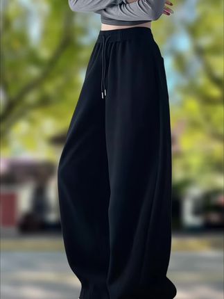 秋季大码香蕉阔腿裤! 2025秋季新款大码女裤,专为胖mm设计!宽松香蕉裤型+弯刀剪裁,巧妙藏肉显瘦,修饰腿型不挑身材。精选透气秋款面料,触感舒适,慵懒风拉满。日常运动、休闲出街都适配,多色可选,轻松穿出随性时髦感,大码女孩也能自信美!#阔腿裤#休闲裤#时尚潮流@抖加🔥上热门🔥dou+🔥热点宝
