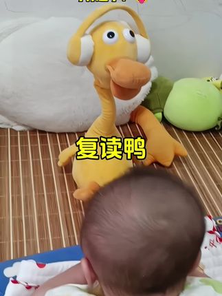 #我要上热门 爸爸给宝宝入手的新玩具#复读鸭 ,可有趣了!会说,会唱,会复读,还会扭动跳舞,宝宝玩的可嗨了#母婴好物 #哄娃神器 #益智早教启蒙@抖音创作者中心 @巨量千川