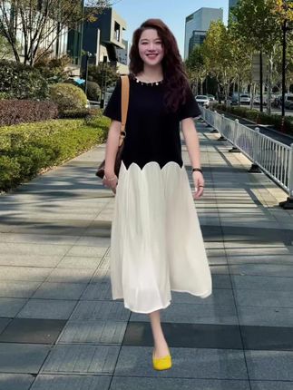 谁懂啊家人们!2025夏季新款法式小黑裙来炸场了!,专为胖mm设计的假两件小心机,宽松版型藏住所有肉肉——,✅ 遮胯!✅ 显瘦!✅ 还自带慵懒法式感!,黑裙永远是yyds,上身秒变纸片人既视感,配凉鞋、帆布鞋都巨出片! #夏日穿搭必学技巧#夏日度假穿什么#微胖女孩夏天就要大胆穿#夏日穿搭主打松弛感#美出高级感