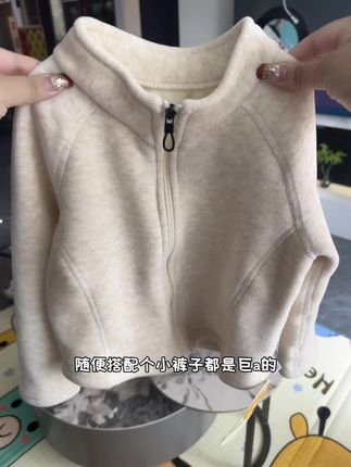 巨高品质啊!面料软糯亲肤还添加了羊毛蚕丝!上身巨洋气巨百搭!一整个简约大方又洋气!#高品质童装#女童外套 #儿童加厚外套 #加绒加厚 #秋冬必备
