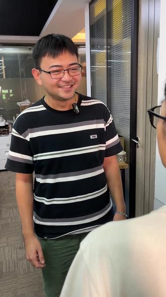 又到了嗦螺的好季节,小时候就馋这一口,汤汁包裹着螺肉,吸一口螺肉滑入嘴中,香辣Q弹,好吃过瘾还解馋 #嗦螺#香辣田螺#小时候味道