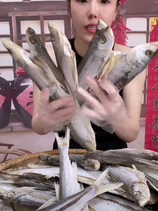 安徽特产淡水河鱼干小白条鱼咸鱼干腌制去内脏干净不苦自制刁子鱼#鱼干 #小鱼干 #翘嘴鱼 #咸鱼 #好吃到停不下来