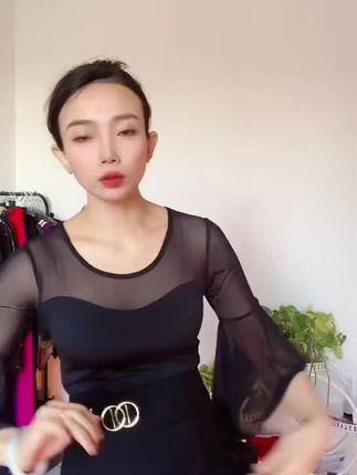 新潮金属扣直筒裤,面料柔软舒适,透气抖抖垂垂显瘦,有红色,黑色两款送运费险