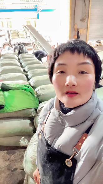 #纯棉饼#纯棉油#万家棉油坊#三农 1万斤纯棉饼装车,出发牛场,