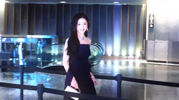 欧尼,巴黎的队伍又变长了#金智媛