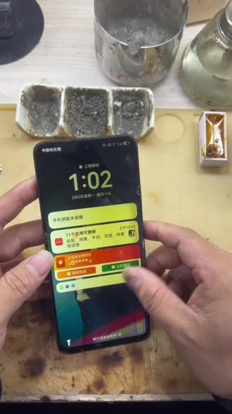 给一台畅享70Rro更换屏幕总成#手机维修换屏 #华为 #美食