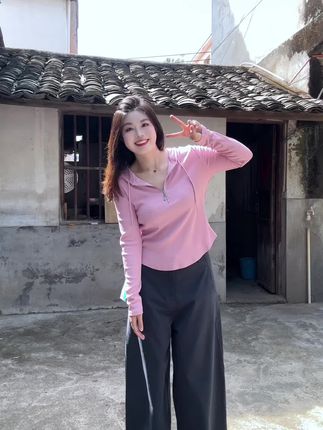 适合肩宽大骨架穿的显瘦连帽打底衫,慵懒随性风,贴身穿都很舒服,版型设计简约高级感##显瘦搭配 #微胖穿搭 #简约穿搭 #连帽打底衫 #百搭