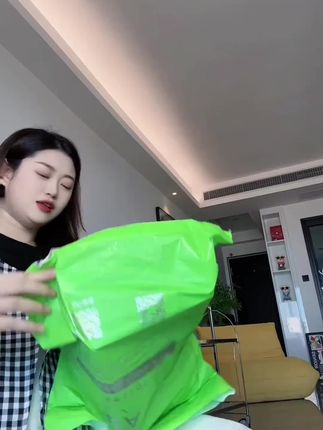 这个小豹纹我真的爱了,好搭衣服又显脚白#拖鞋 #凉拖 #豹纹拖鞋 #拖鞋推荐