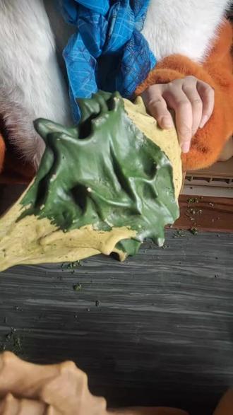 鹤首葫芦去皮教程,#鹤首葫芦 #葫芦手工打皮 打皮#我的乡村生活