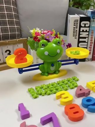 超好玩的青蛙数字天平,孩子玩着玩着就学会了数字和分解,好玩又有意义。 #天平秤 #益智玩具 #幼儿数学启蒙#儿童玩具