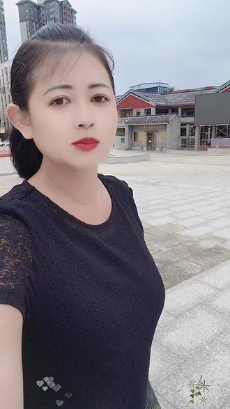 友友们中午好!一首歌,一段时间,一句,总想对你表白…