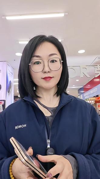 荣耀实用小功能,不会=白买 ,三击放大屏幕#荣耀手机#荣耀MagicV6#屏实力马上红#荣耀手机小技巧