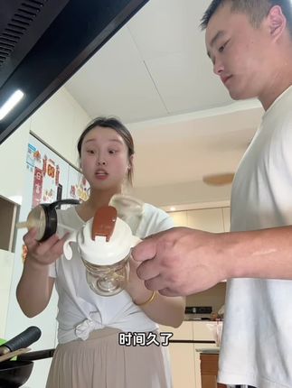 什么喝奶慢!厌奶期!试试#翻盖直饮杯 根本不存在!喝的又快又多!能从1岁用到上幼儿园一点都不夸张