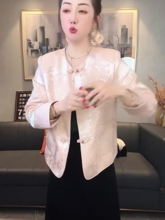 春秋感百搭宽松显瘦复古提花上衣新中式国风短外套女#复古提花上衣 #新中式外套#上衣穿搭 #强烈推荐 #国风外套 @抖加🔥上热门🔥dou+🔥热点宝