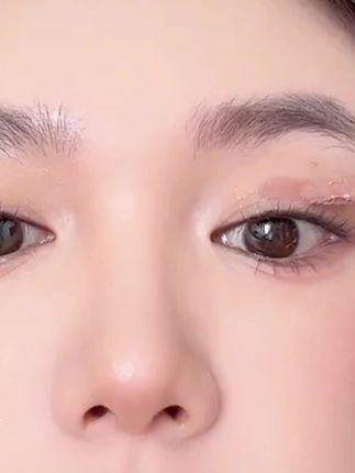 姐妹们谁懂啊,用一次就爱上液体眼影,一支搞定整个温柔气质的眼妆#单色液体眼影 #液体眼影 #低饱和度妆容 #眼影试色 #美妆分享
