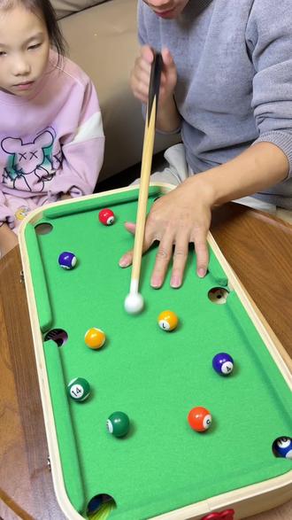天冷太适合在家玩这套六合一桌球,怎么玩都不腻,不仅动手动脑又好玩,还能让全冢家都笑哈哈#儿童玩具#儿童礼物#台球桌游#亲子互动游戏 #台球
