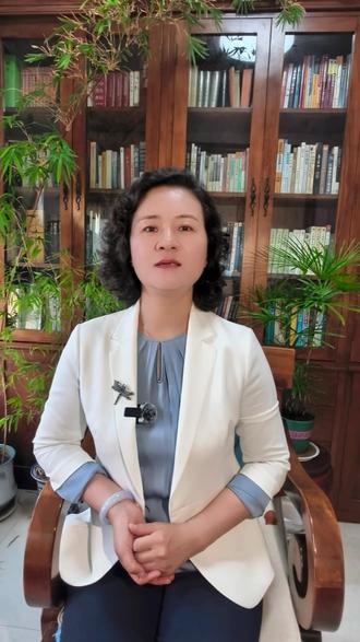 千古亲情皆藏于《棠棣》——世间万般情谊,终究抵不过血脉至亲的守望相依。凡今之人,莫如兄弟。
#诗经 #经典智慧#古诗词里的亲情 #传统文化 @国学大讲堂 @诗词天地 @传统文化科普 @国风雅集#传承文化